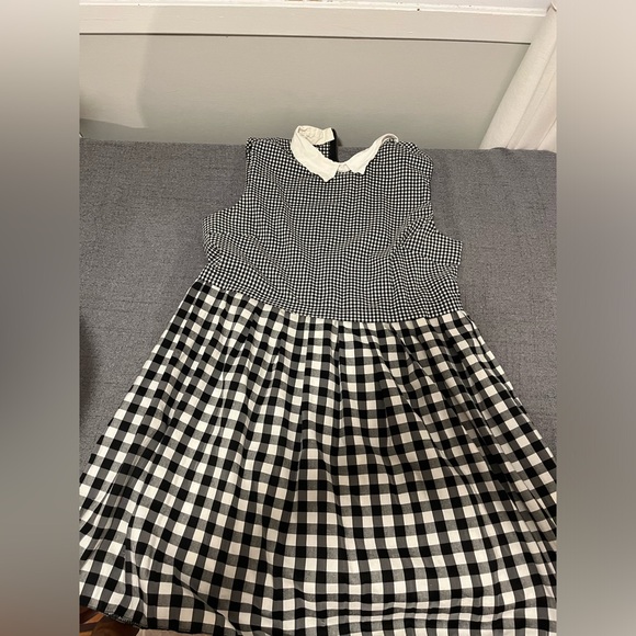 Cooperative dress - Picture 1 of 3